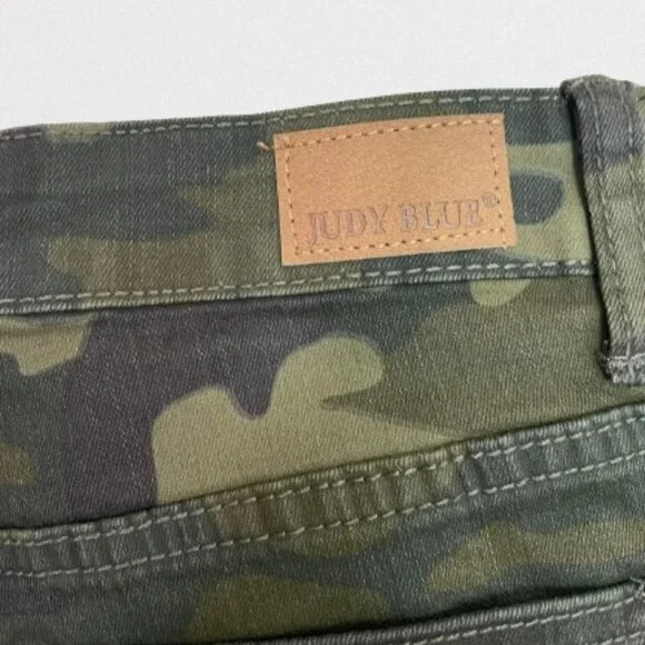 Judy Blue NEW Women's High Rise Camo Denim Jean Stretch Shorts Size L - Picture 8 of 11